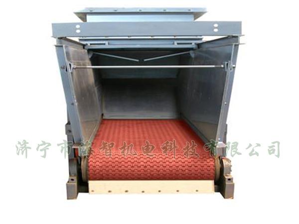 防腐蝕帶式（甲帶）給料機采用了防打滑膠帶，防止在物料輸送過程中造成撒料后果